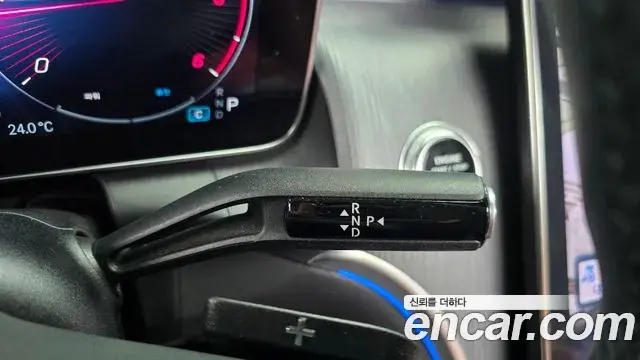 Mercedes-Benz GLC-Class 2023 — Photo 9/20