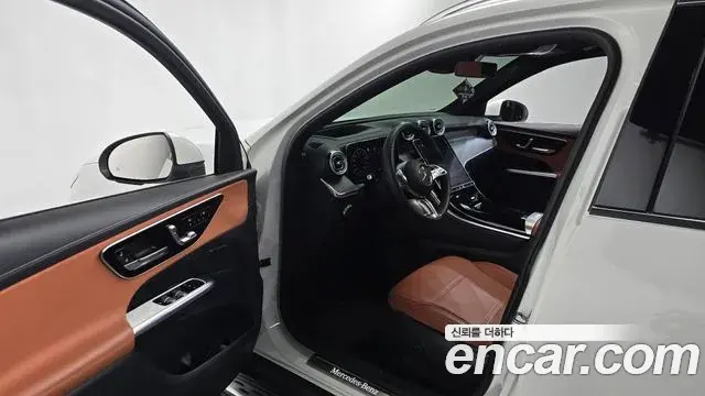 Mercedes-Benz GLC-Class 2023 — Photo 10/20