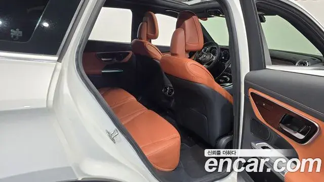Mercedes-Benz GLC-Class 2023 — Photo 11/20