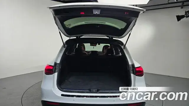 Mercedes-Benz GLC-Class 2023 — Photo 18/20