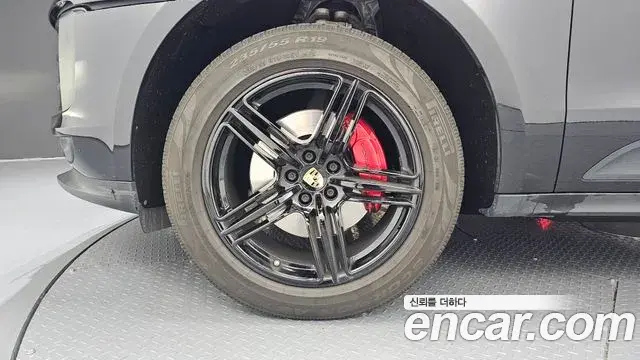 Porsche Macan 2019 — Photo 5/20