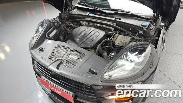 Porsche Macan 2019 — Photo 6/20