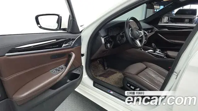 BMW 5 Series 2019 — Şəkil 10/20