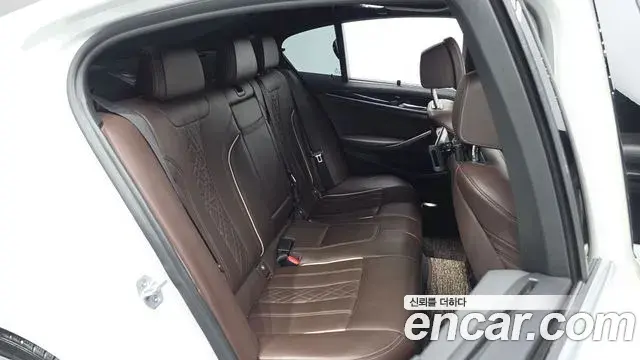 BMW 5 Series 2019 — Şəkil 11/20
