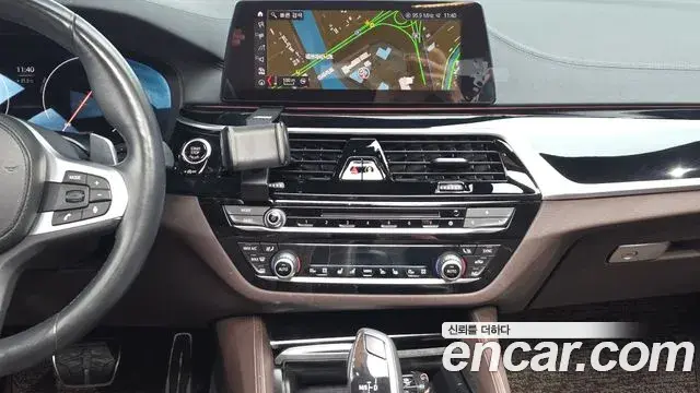 BMW 5 Series 2019 — Şəkil 13/20