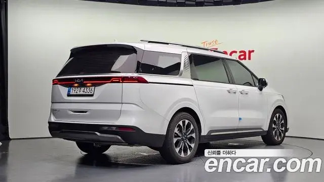 Kia Carnival 2023 — Фото 2/20