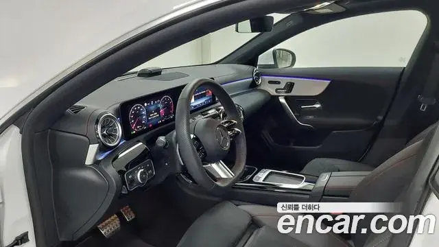 Mercedes-Benz CLA-Class 2026 — Photo 12/17