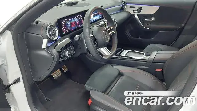 Mercedes-Benz CLA-Class 2026 — Photo 13/17