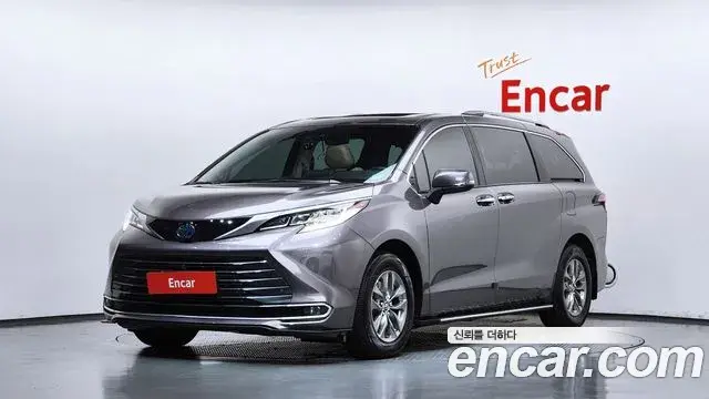 Toyota Sienna 2023 — Photo 1/20