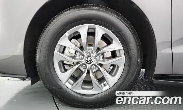 Toyota Sienna 2023 — Photo 5/20