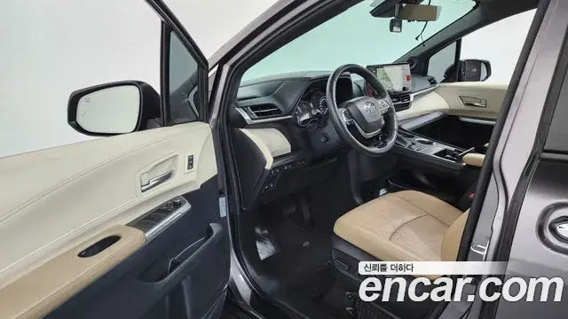 Toyota Sienna 2023 — Photo 10/20