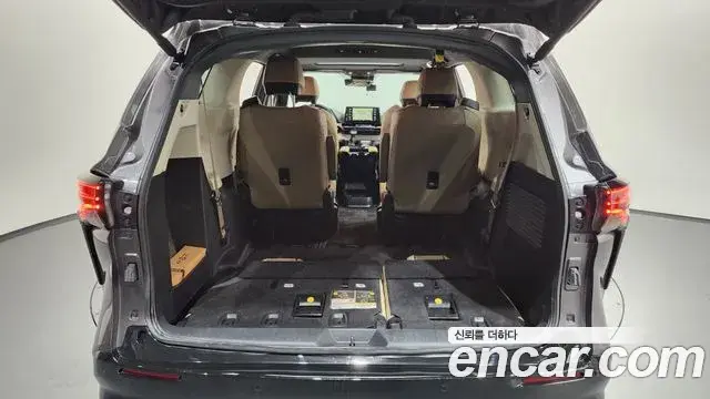 Toyota Sienna 2023 — Photo 20/20