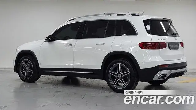 Mercedes-Benz GLB-Class 2024 — Photo 1/17