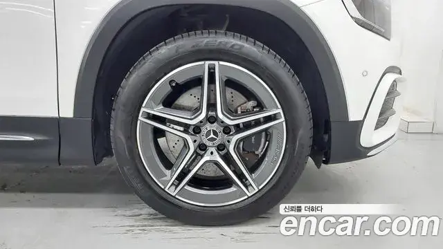 Mercedes-Benz GLB-Class 2024 — Photo 4/17