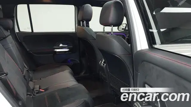 Mercedes-Benz GLB-Class 2024 — Photo 9/17