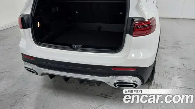 Mercedes-Benz GLB-Class 2024 — Photo 11/17