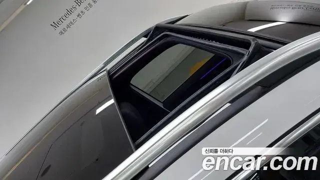 Mercedes-Benz GLB-Class 2024 — Photo 12/17