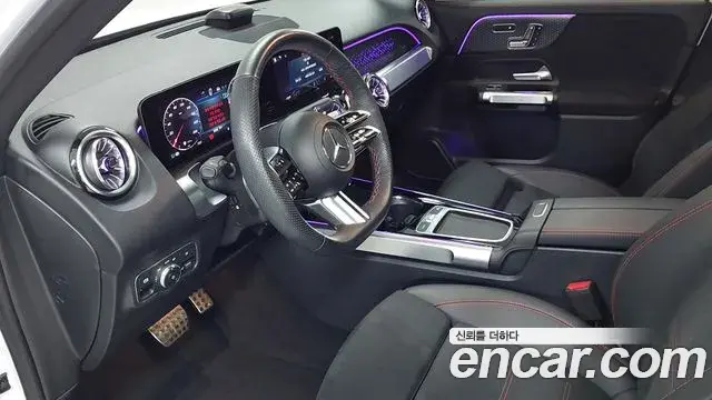 Mercedes-Benz GLB-Class 2024 — Photo 14/17