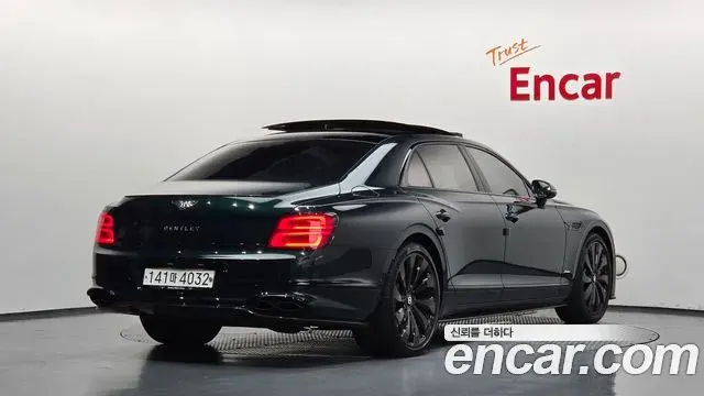 Bentley Flying Spur 2023 — Фото 2/20