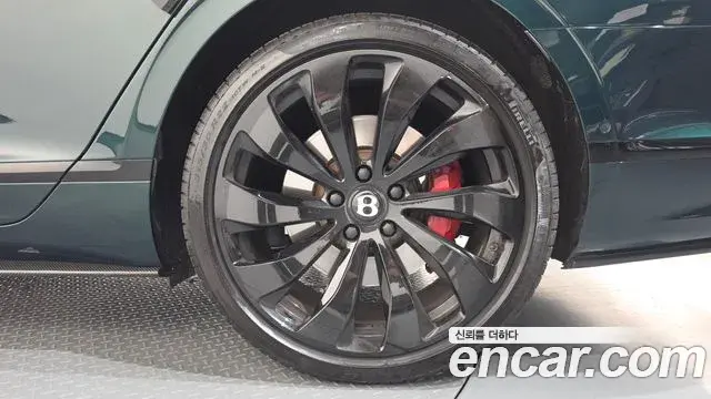 Bentley Flying Spur 2023 — Photo 31/39