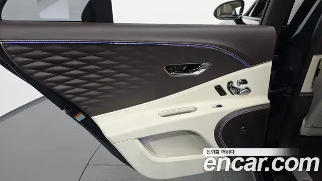 Bentley Flying Spur 2023 — Photo 1/39