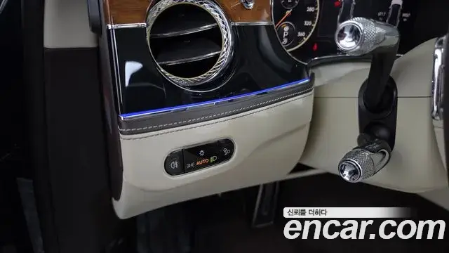 Bentley Flying Spur 2023 — Photo 27/39