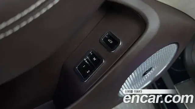 Bentley Flying Spur 2023 — Photo 35/39