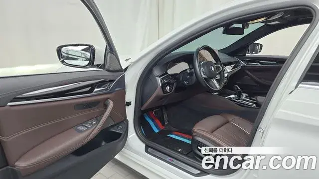 BMW 5 Series 2022 — Photo 10/20