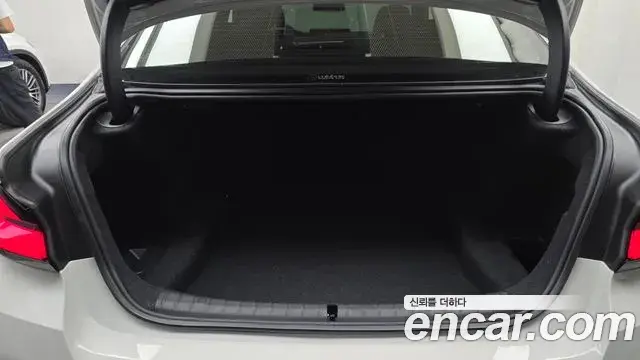 BMW 5 Series 2022 — Photo 18/20