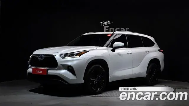 Toyota Highlander 2023 — Photo 32/33
