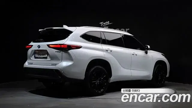 Toyota Highlander 2023 — Photo 4/33