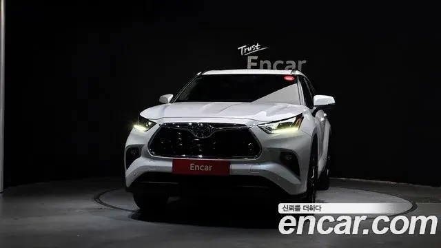 Toyota Highlander 2023 — Photo 23/33