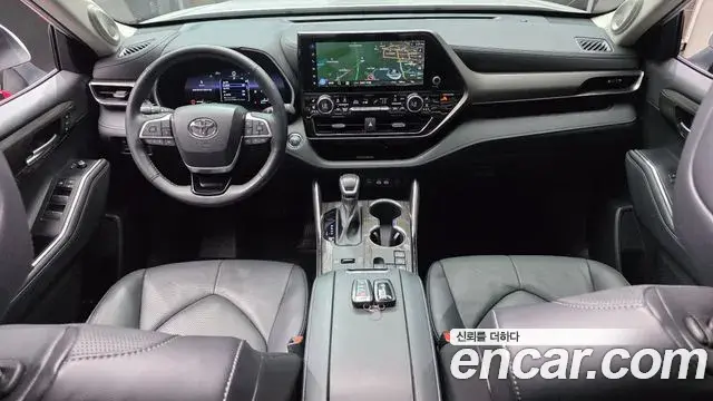 Toyota Highlander 2023 — Photo 15/33