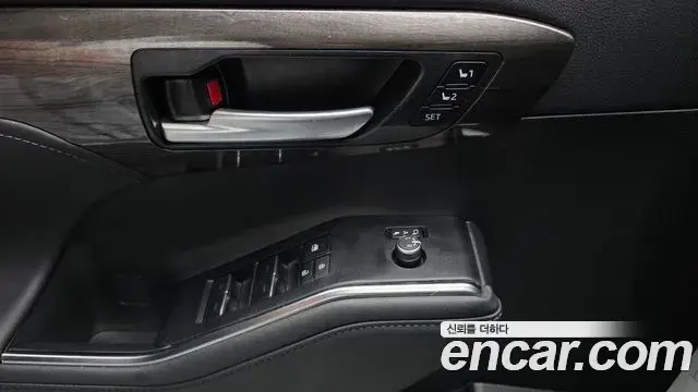 Toyota Highlander 2023 — Photo 19/33