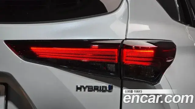 Toyota Highlander 2023 — Photo 24/33