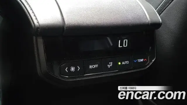 Toyota Highlander 2023 — Photo 9/33