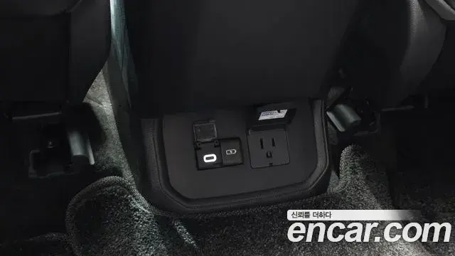 Toyota Highlander 2023 — Photo 17/33