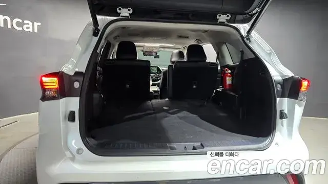 Toyota Highlander 2023 — Photo 33/33