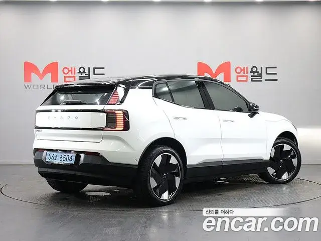 Volvo EX30 2025 — ფოტო 14/19