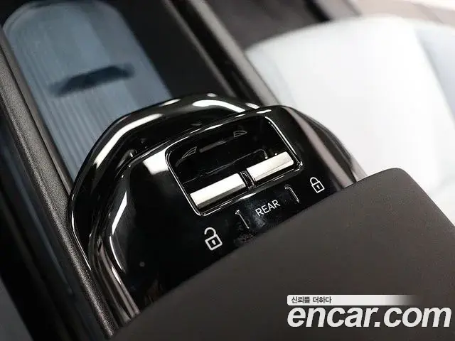 Volvo EX30 2025 — ფოტო 18/19
