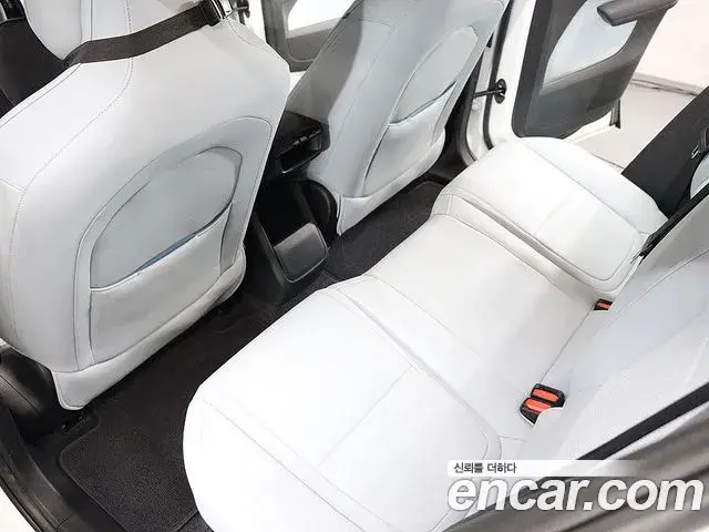 Volvo EX30 2025 — ფოტო 2/19