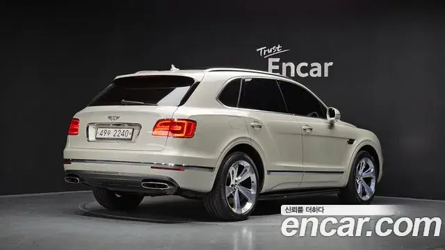 Bentley Bentayga 2018 — Şəkil 17/41