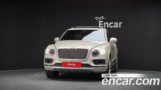 Bentley Bentayga 2018 — Şəkil 36/41