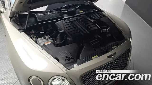 Bentley Bentayga 2018 — Şəkil 25/41