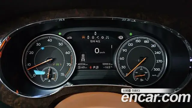 Bentley Bentayga 2018 — Şəkil 1/41