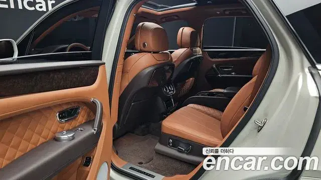 Bentley Bentayga 2018 — Şəkil 31/41