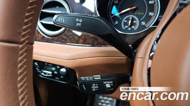 Bentley Bentayga 2018 — Şəkil 28/41