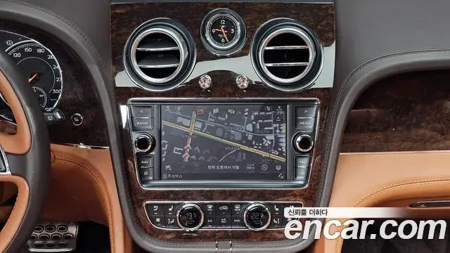 Bentley Bentayga 2018 — Şəkil 15/41