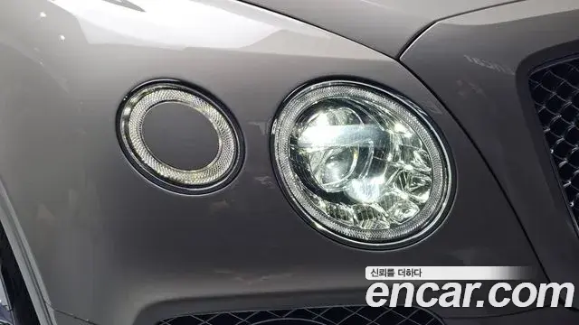 Bentley Bentayga 2018 — Şəkil 30/41