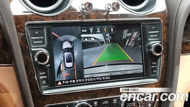 Bentley Bentayga 2018 — Şəkil 13/41